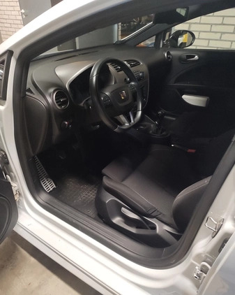Seat Leon cena 55000 przebieg: 103272, rok produkcji 2011 z Warszawa małe 137